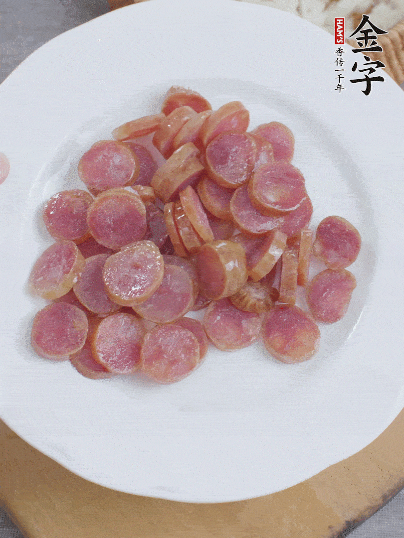 亿万28
香肠煮10分钟，切圆片。